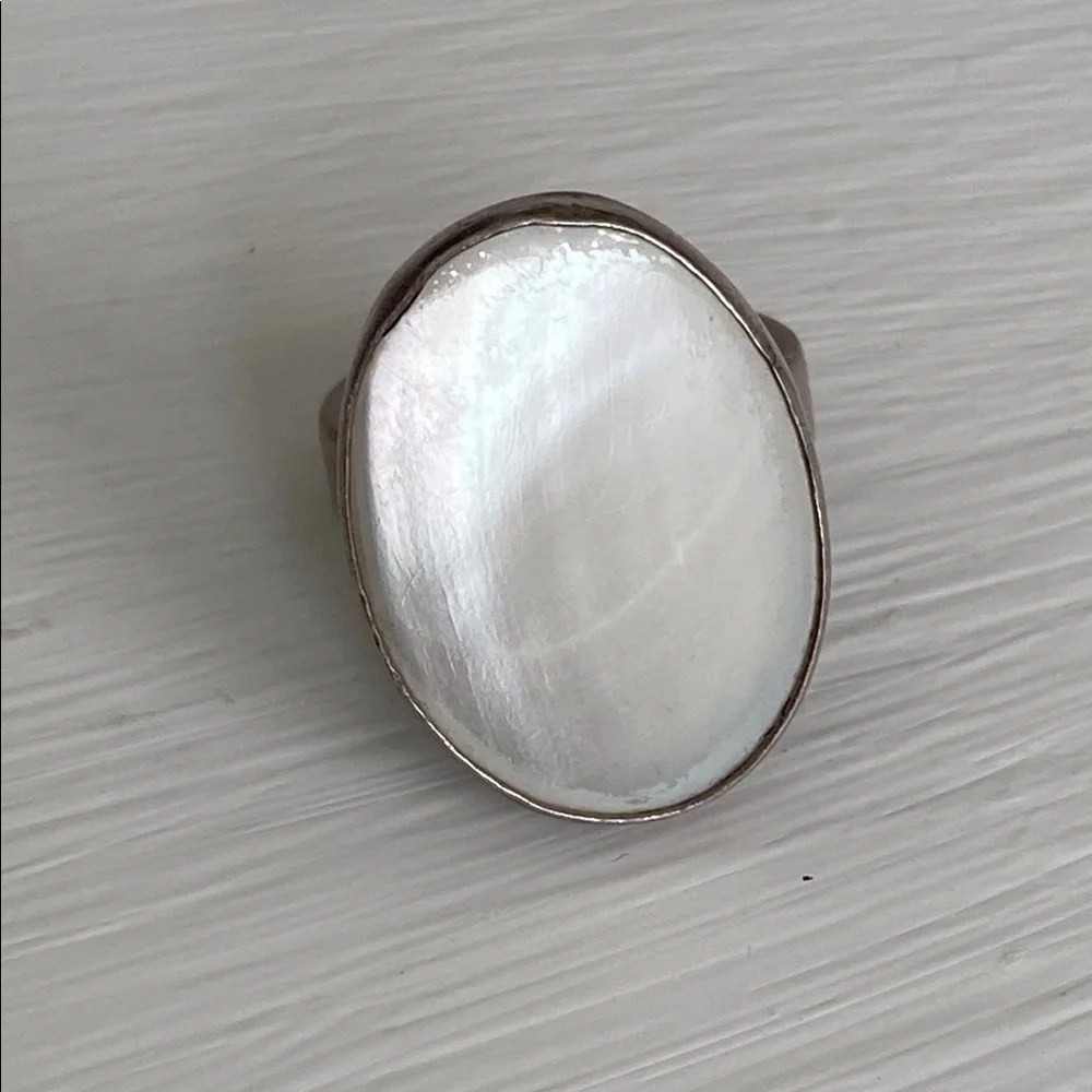 Mother of Pearl Gemstone 925 Sterling Silver Ring Size 6.5